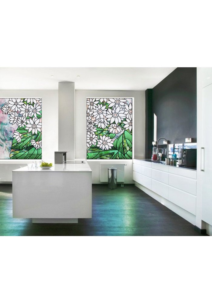 Interior cu vitraliu, model floral